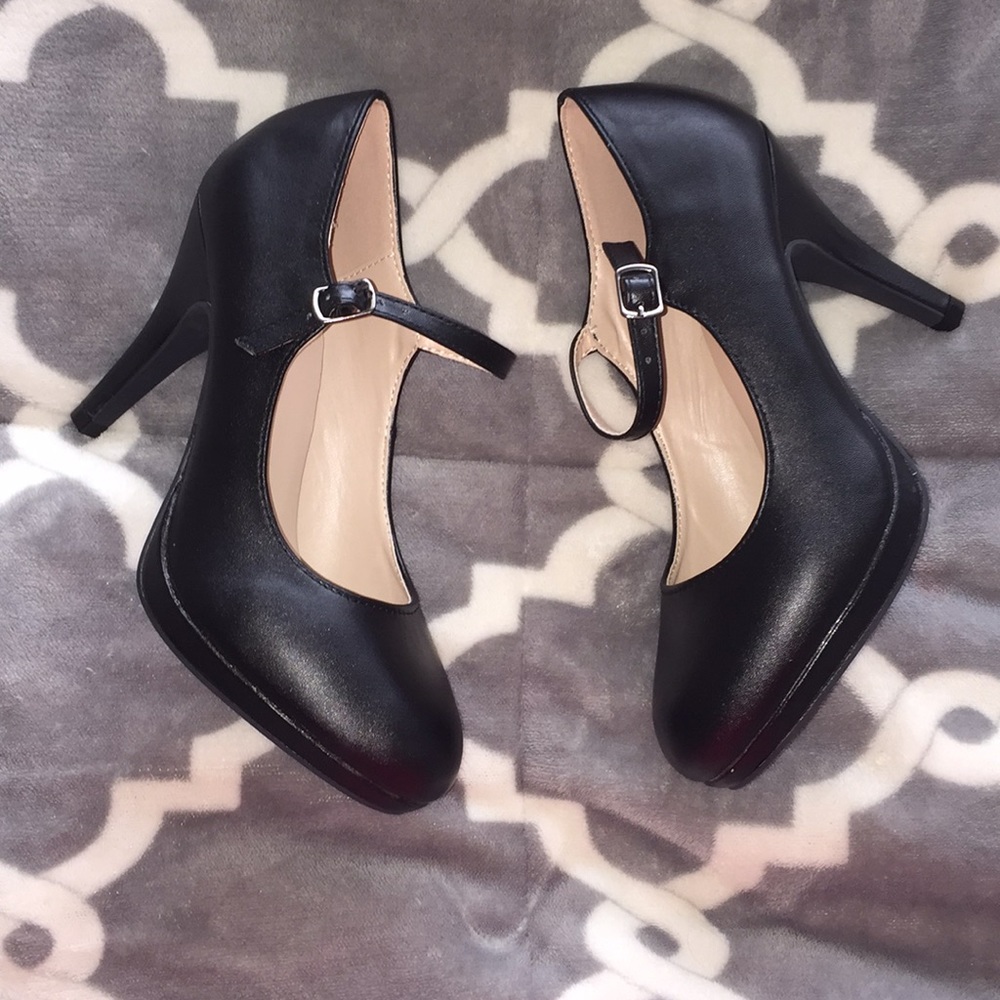 ✨NWOT✨ Mary Jane High Heels